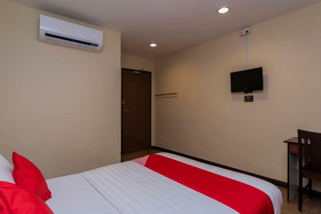 OYO 44026 98 Hotel Johor Bahru Buitenkant foto